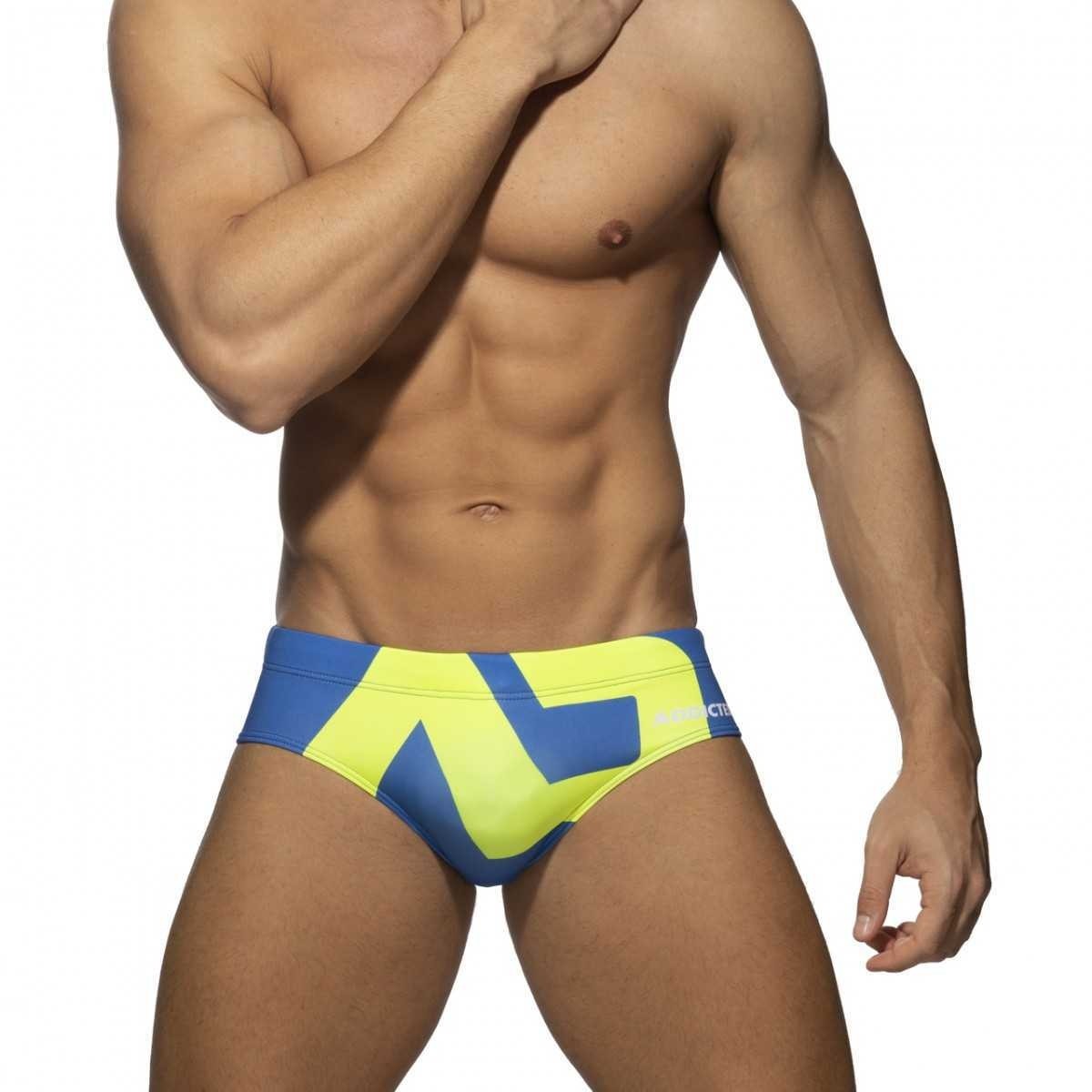 - EXTRA-LARGE LOGO BRIEF