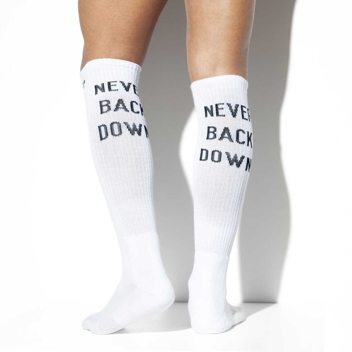 SCK09 NEVER BACK DOWN SOCKS