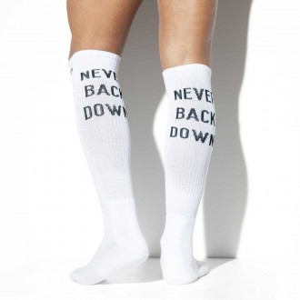 SCK09 NEVER BACK DOWN SOCKS